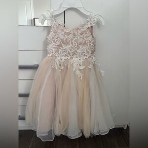 Elegant Lace Kids Dress in Cream and White size 4